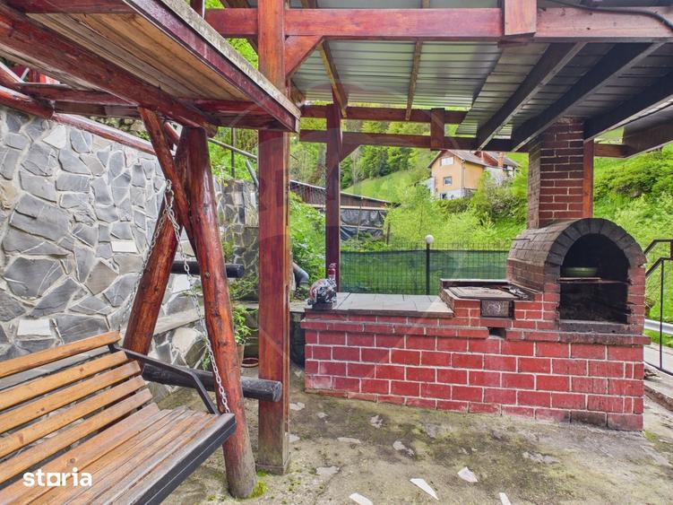 Casă cu 9 camere cu Teren 341 Mp în Dâmbovicioara