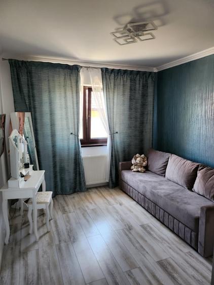Casă cu 4 camere în Lacu Sărat