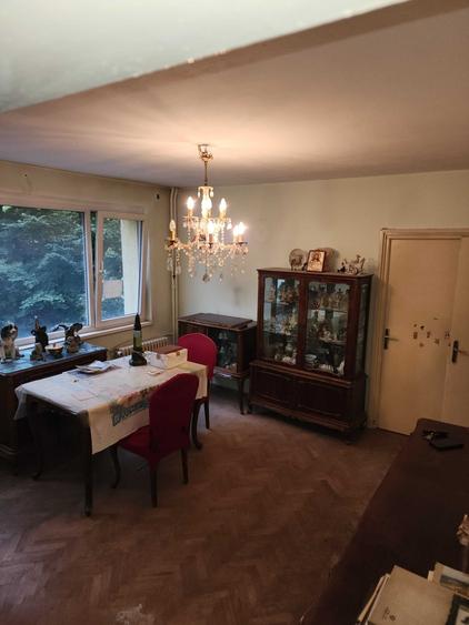 Apartament cu 3 camere semidecomandat în 1 Mai