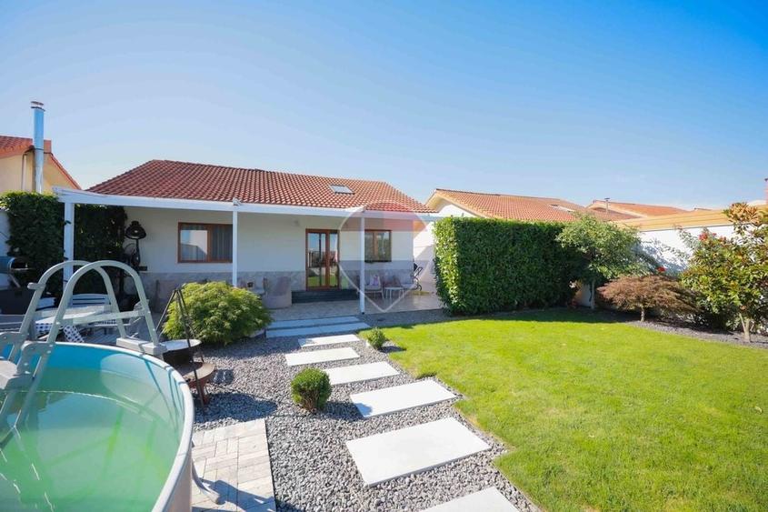 Casă individuală cu 3 camere cu Piscina în Paleu