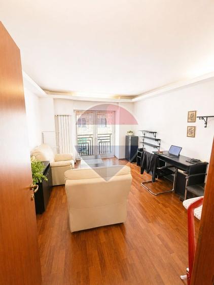 Apartament cu 3 camere decomandat în P-ța Unirii