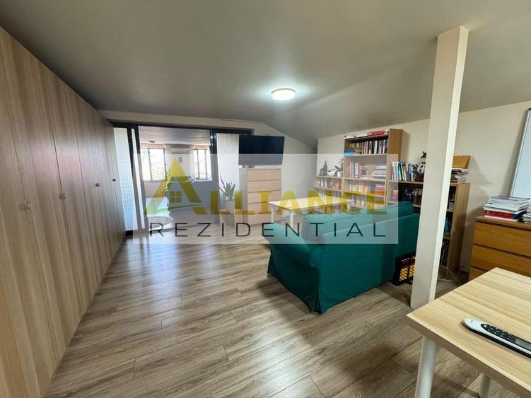 Casă individuală cu 7 camere decomandat cu Canalizare în Central