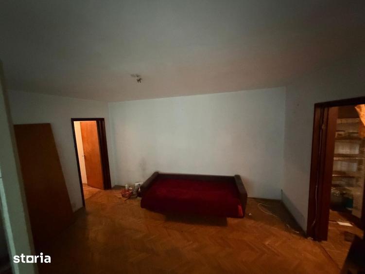 Apartament cu 3 camere semidecomandat în Dristor