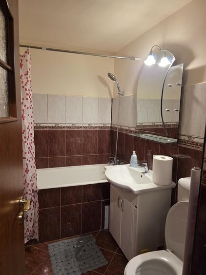 Apartament cu 3 camere decomandat în Exterior Vest