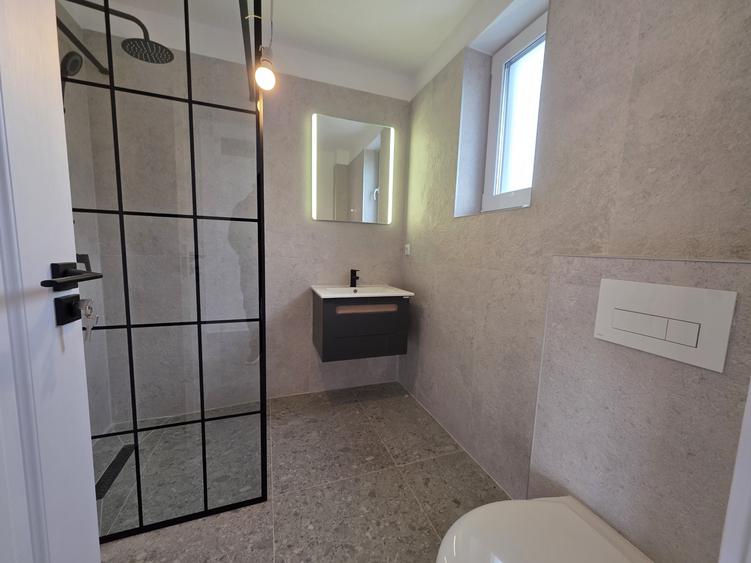 Casă individuală cu 4 camere cu Canalizare în Sânpetru
