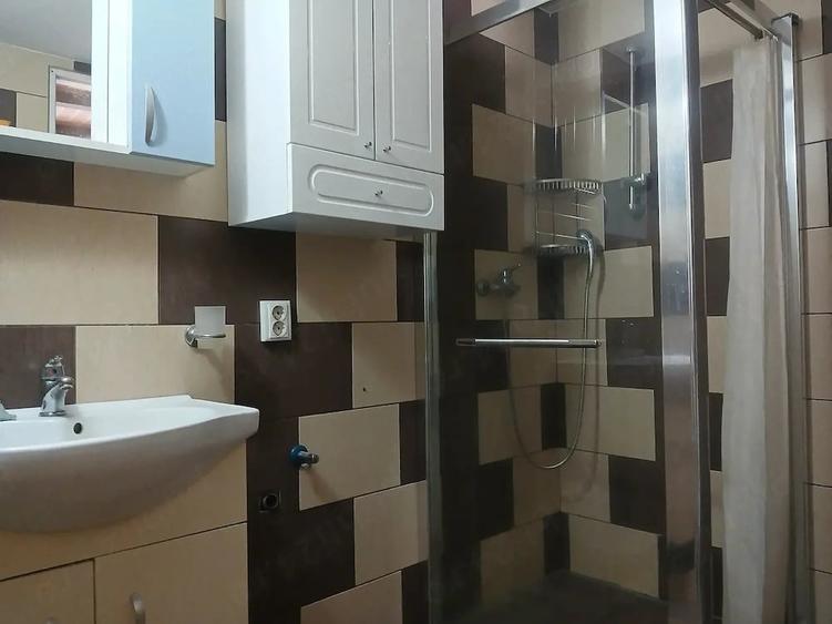 Casă cu 4 camere cu Teren 800 Mp în Uivar