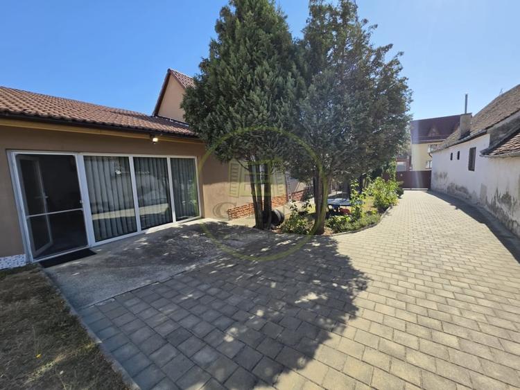 Casă individuală cu 5 camere cu Canalizare în Turnișor