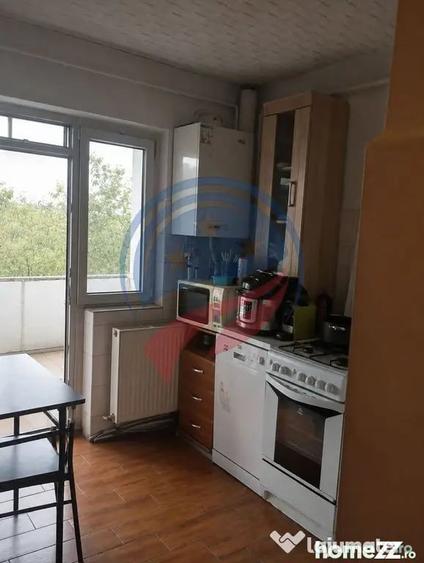Apartament cu 3 camere decomandat în Rovine