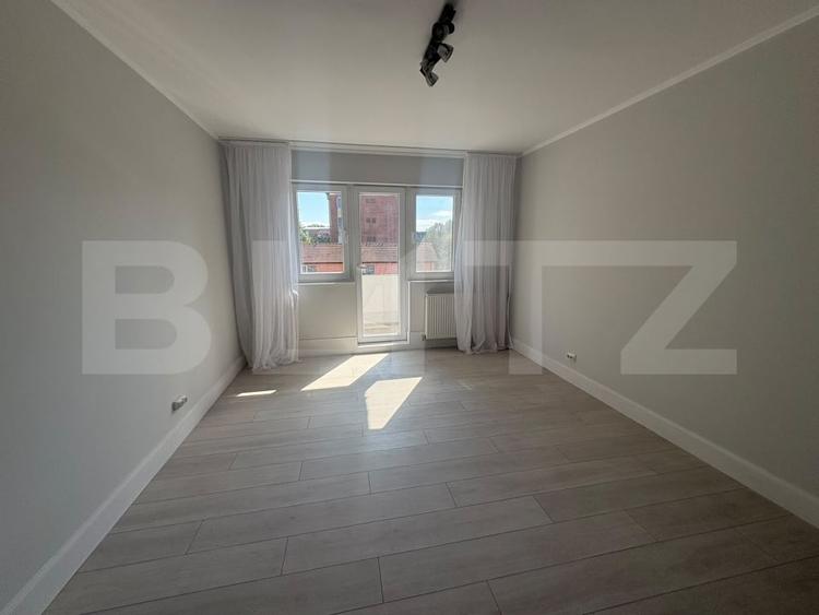 Apartament cu 3 camere semidecomandat, mobilat în Hunedoara