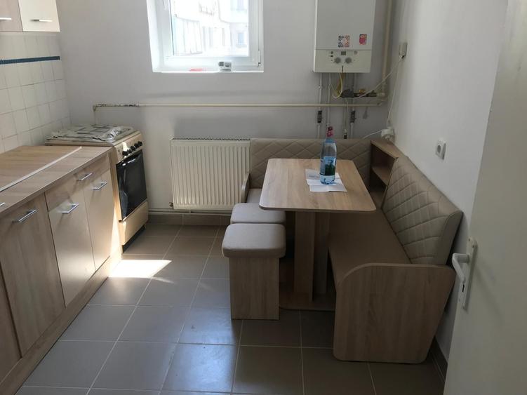 Apartament cu 3 camere decomandat în Băceni