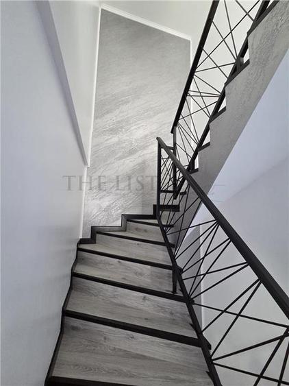 Casă individuală cu 5 camere cu Teren 220 Mp în Odăile