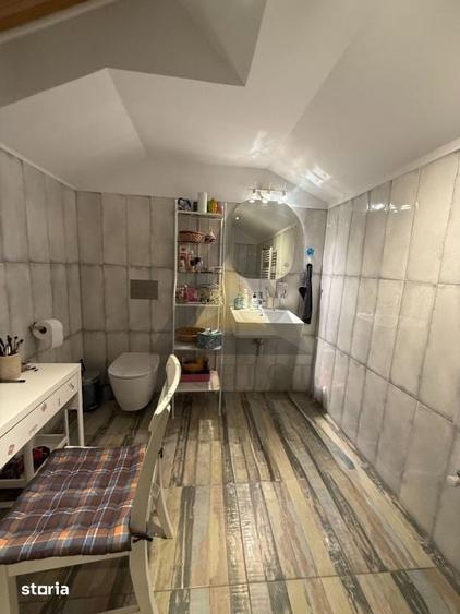 Casă cu 7 camere cu Teren 408 Mp în Central