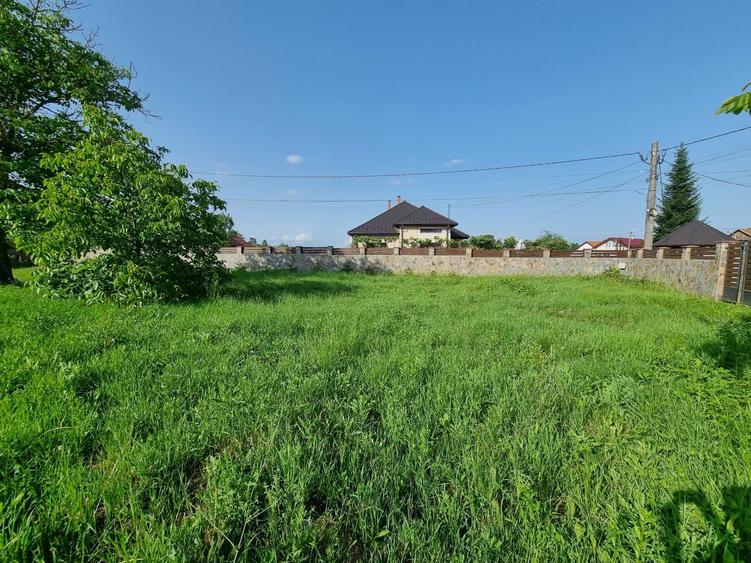 Teren de 1100 mp, în Gârdani