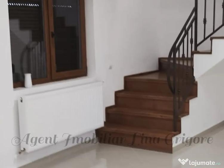 Casă cu 4 camere în Petrești