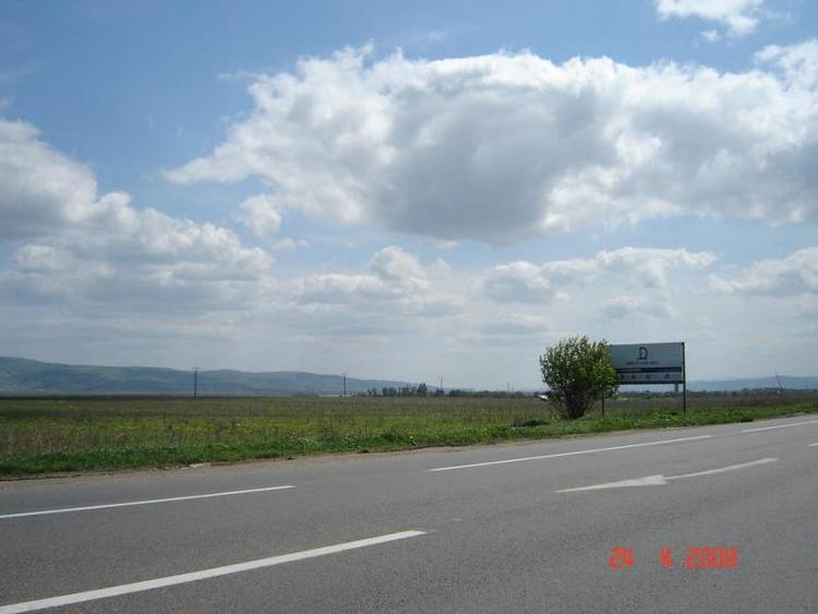Teren intravilan de 8500 mp, în Metro
