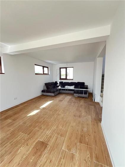 Duplex cu 4 camere cu Teren 440 Mp în Giroc