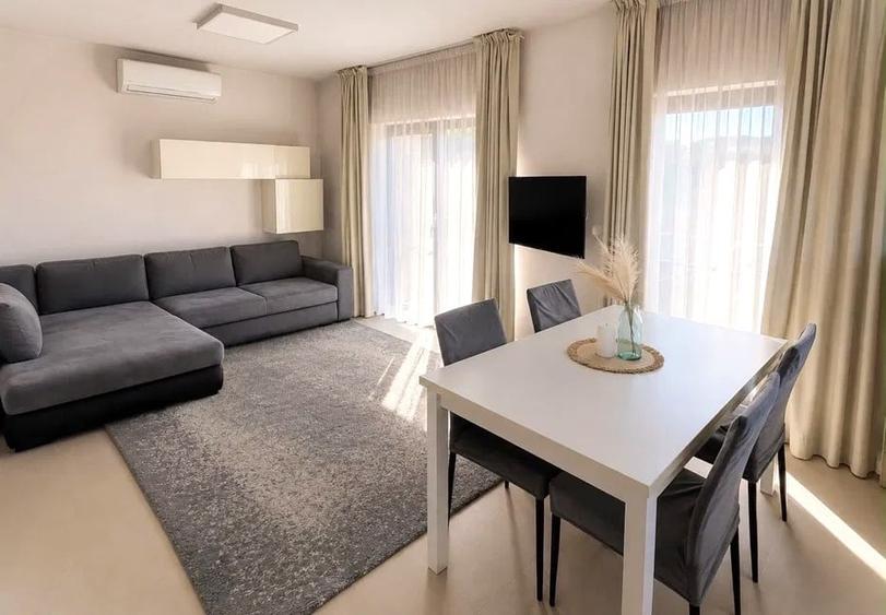 Apartament cu 3 camere semidecomandat în Borhanci