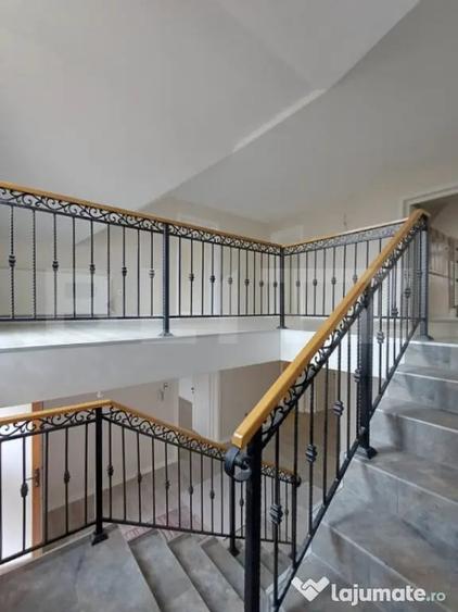 Casă cu 5 camere cu Teren 1590 Mp în Luna