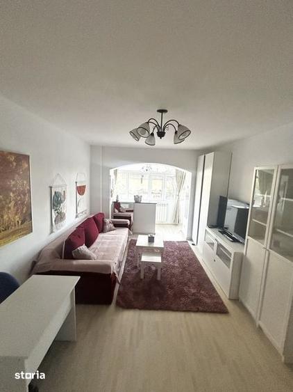 Apartament cu 3 camere decomandat în Tei