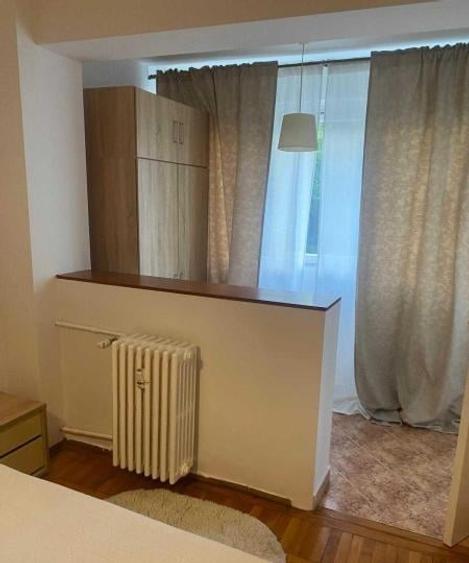 Apartament cu 3 camere semidecomandat în Iancului
