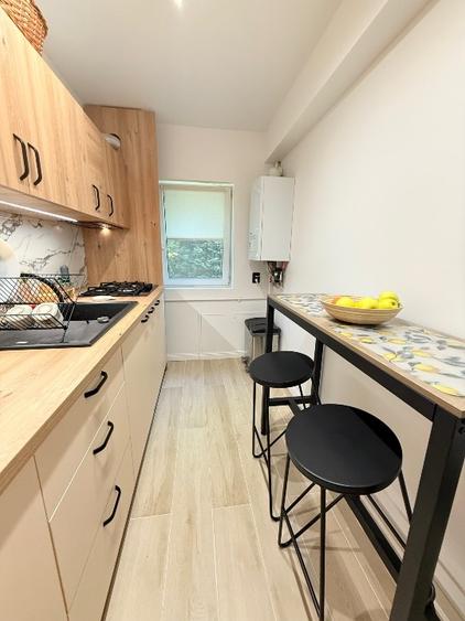 Apartament cu 3 camere decomandat, mobilat în Florești