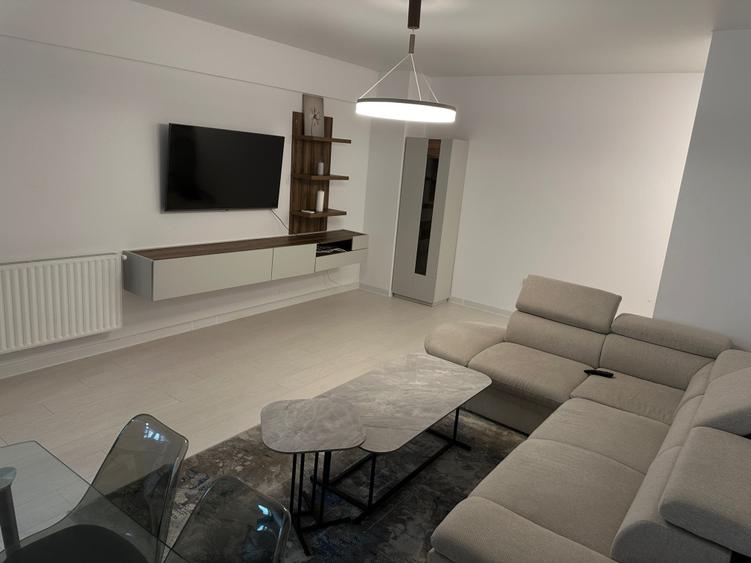 Apartament cu 3 camere decomandat în Parcul Carol