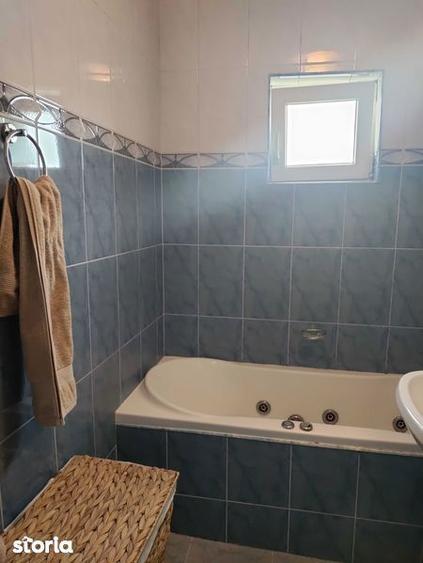 Apartament cu 3 camere semidecomandat în Micro 15