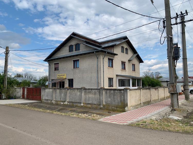 Casă cu 4 camere în Florica