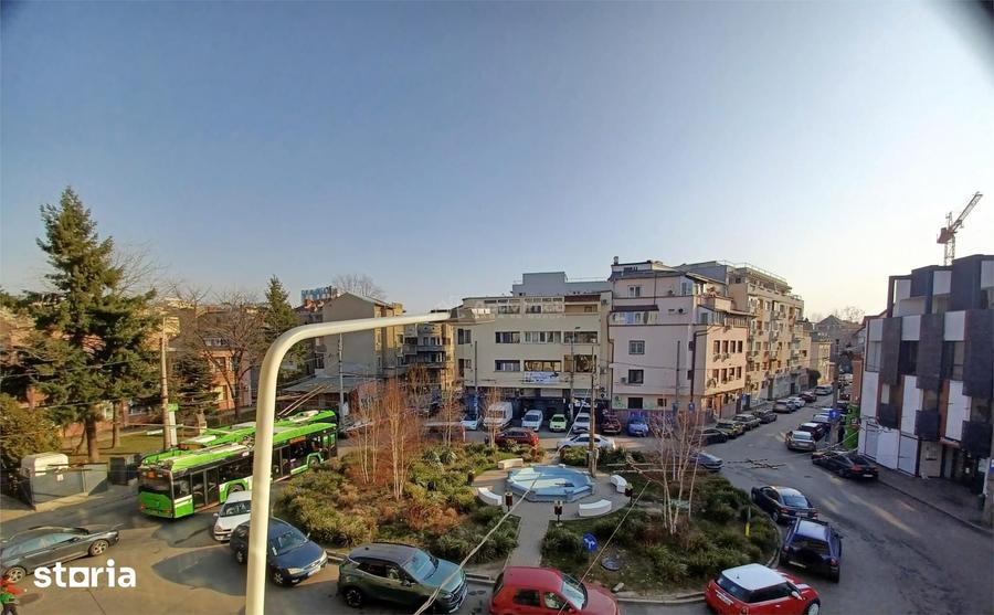 Apartament cu 3 camere decomandat în Victoriei