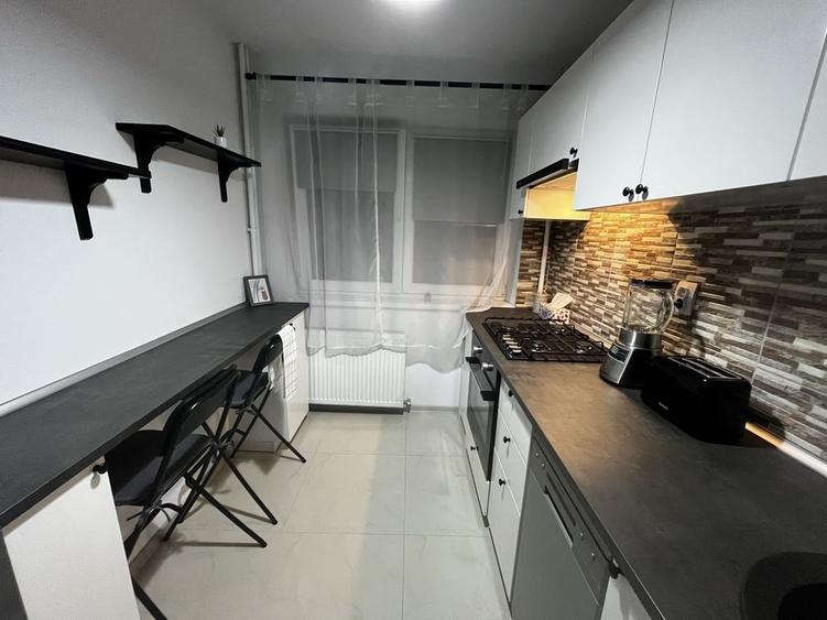 Apartament cu 2 camere semidecomandat în Gorjului
