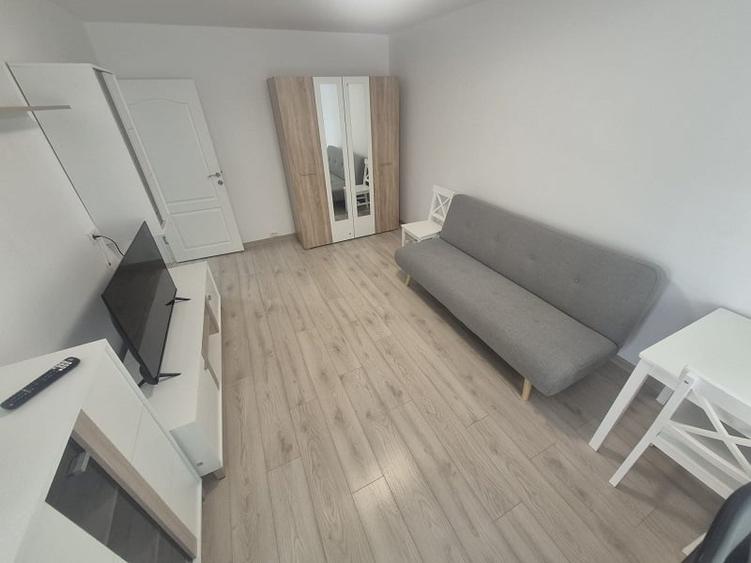 Apartament cu 2 camere decomandat în Podul de Fier