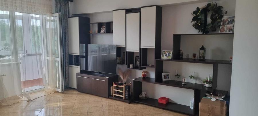 Apartament cu 3 camere decomandat în Exterior Vest