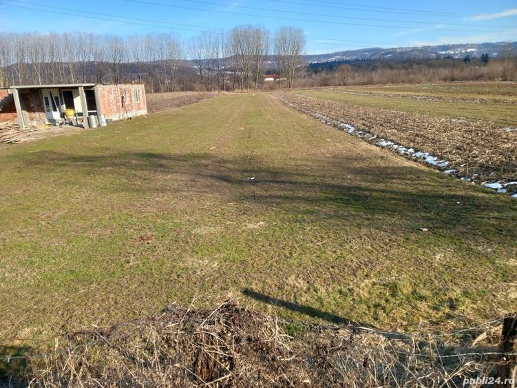 Teren de 2500 mp, în Mihăești