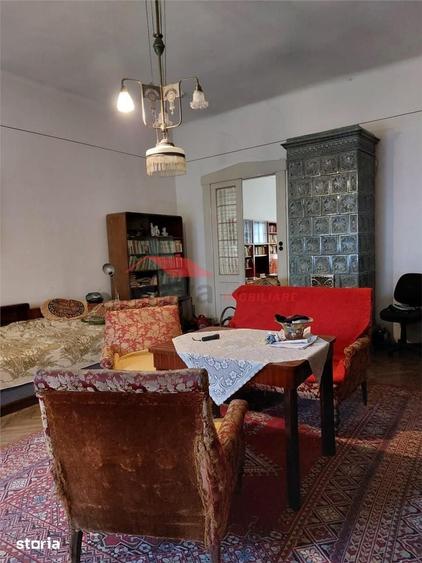 Casă cu 8 camere cu Teren 400 Mp în Central