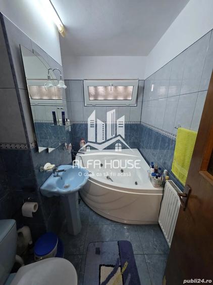 Apartament cu 3 camere semidecomandat în Micro II