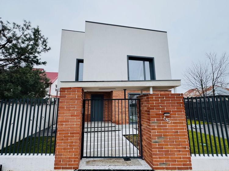 Casă individuală cu 4 camere cu Canalizare în Tunari