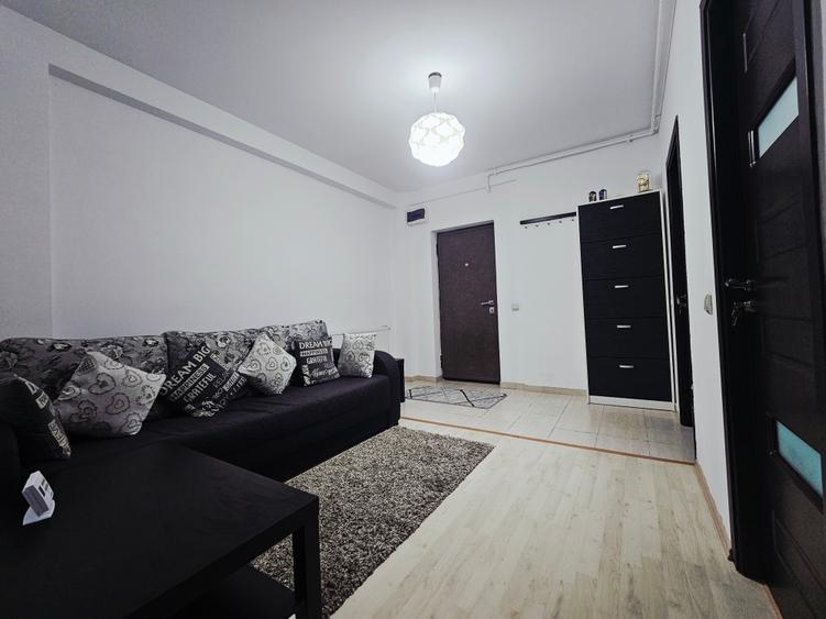 Apartament cu 3 camere semidecomandat, mobilat în Bucureștii Noi
