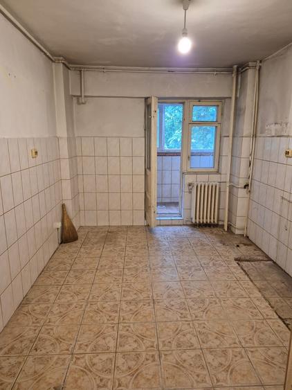 Apartament cu 3 camere nedecomandat în Militari