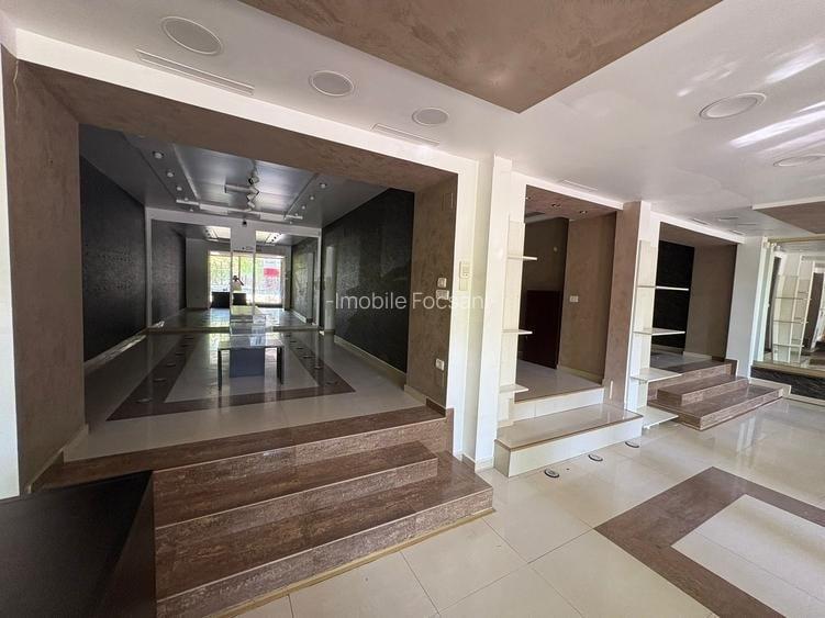Spațiu comercial, de 90 mp, în Central