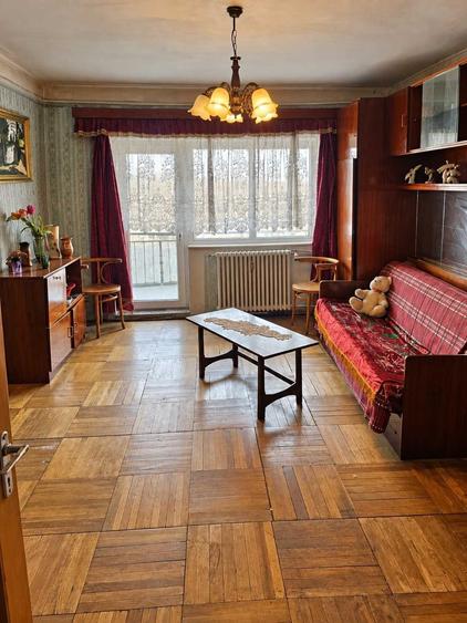 Apartament cu 3 camere decomandat în Exterior Vest