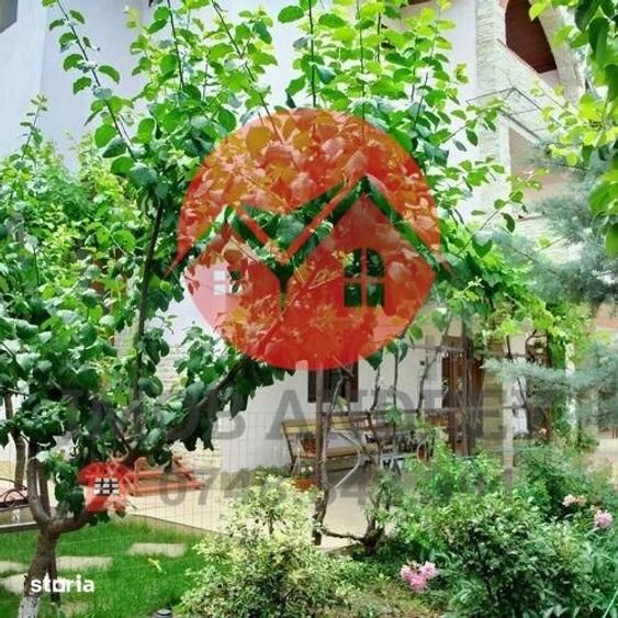 Casă cu 8 camere cu Teren 500 Mp în Pelican