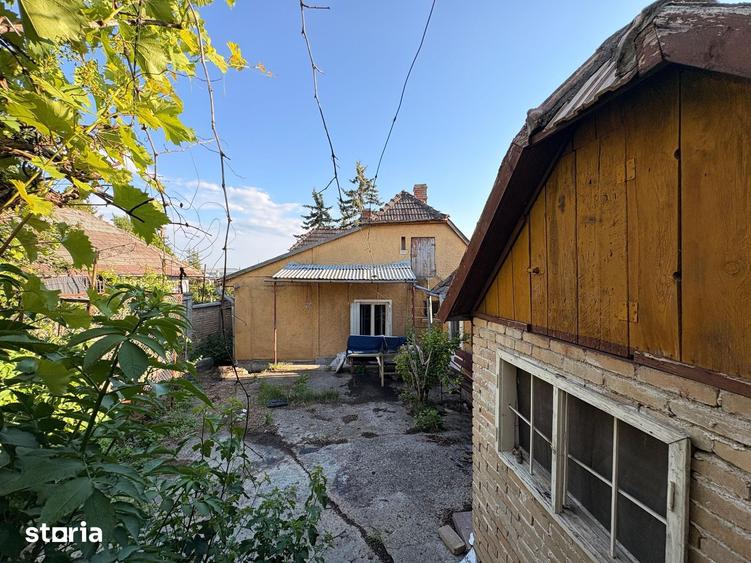 Casă cu 3 camere cu Canalizare în Central