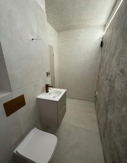 Apartament cu 3 camere semidecomandat în Iris