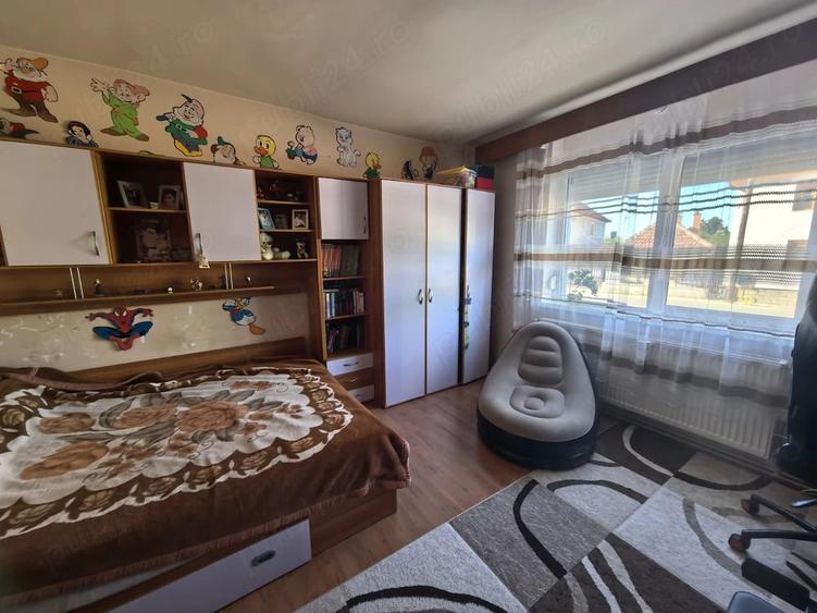 Casă cu 7 camere cu Teren 1895 Mp în Haieu