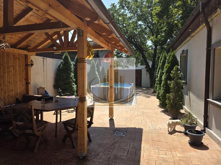 Casă individuală cu 6 camere cu Canalizare în Lipovei
