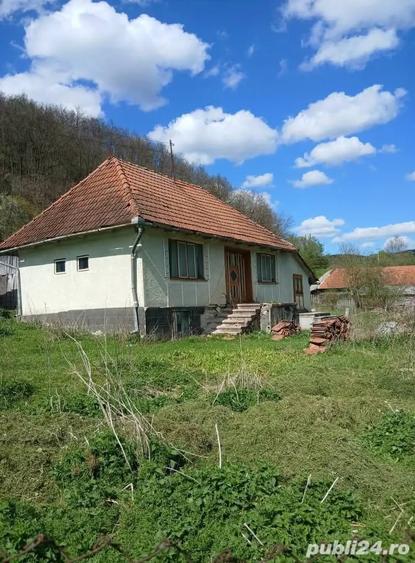 Casă cu 2 camere cu Teren 1440 Mp în Central
