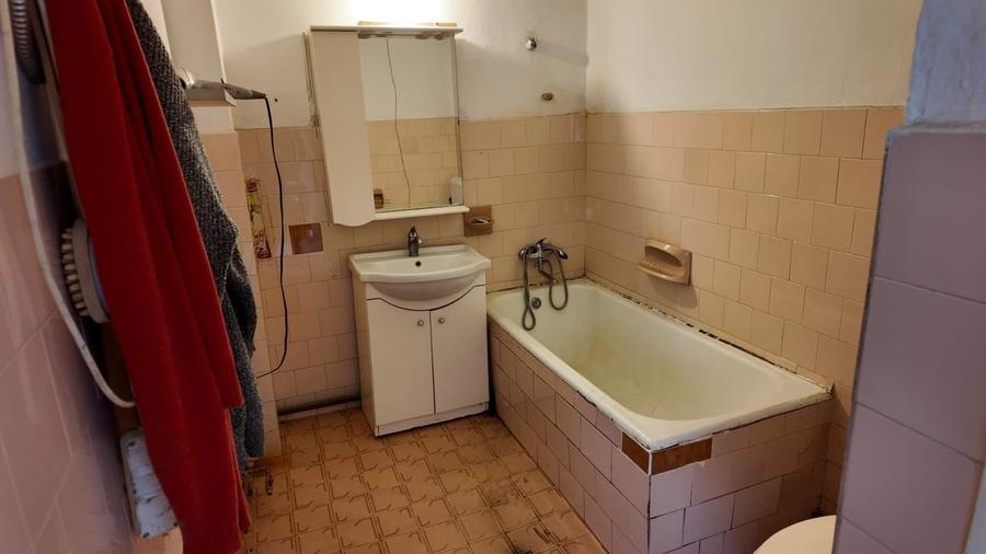 Casă individuală cu 4 camere cu Garaj în Central