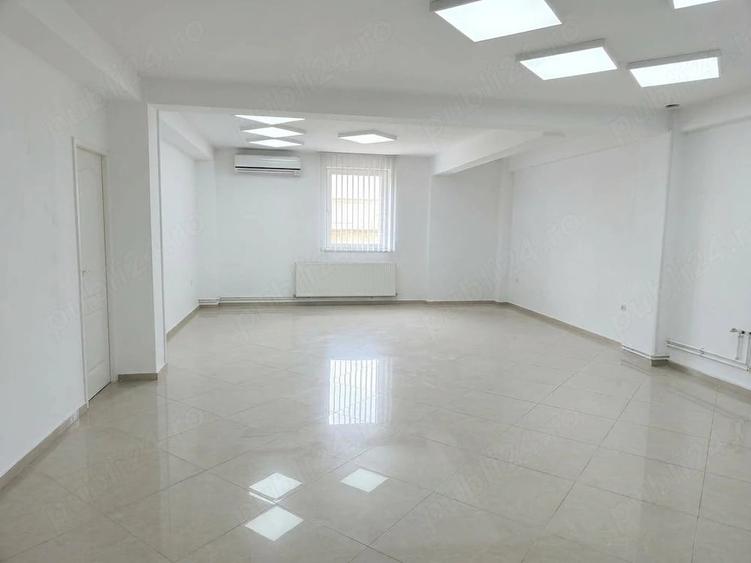 Spațiu comercial, de 90 mp, în Republicii