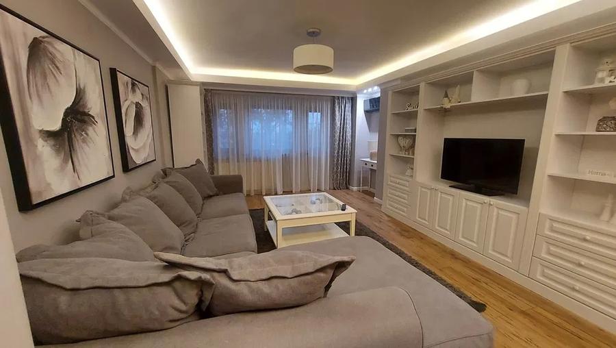 Apartament cu 3 camere decomandat, mobilat în Unirii