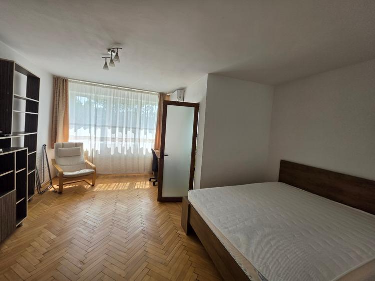 Garsonieră semidecomandată în Titan
